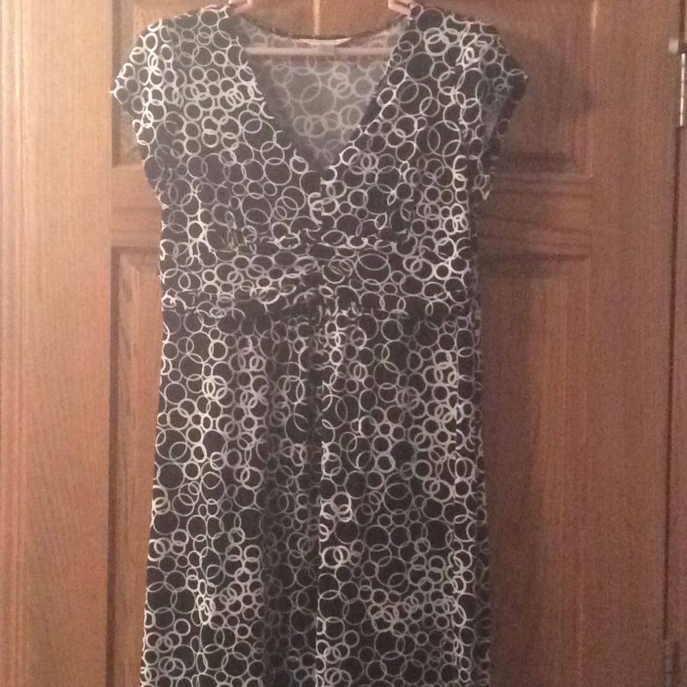 Black and white sleeveless dress